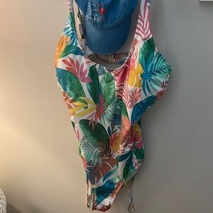Hurley Tropical Leaf Print Swimsuit Plus Jimmy Buffet Hat!
